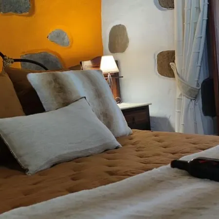 بيت للعطل La Casona Del Almendro San Bartolomé