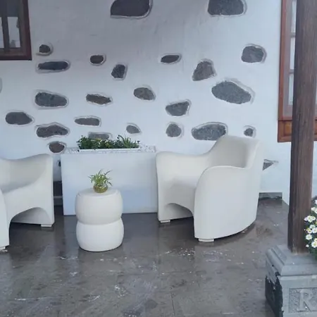 La Casona Del Almendro * San Bartolomé
